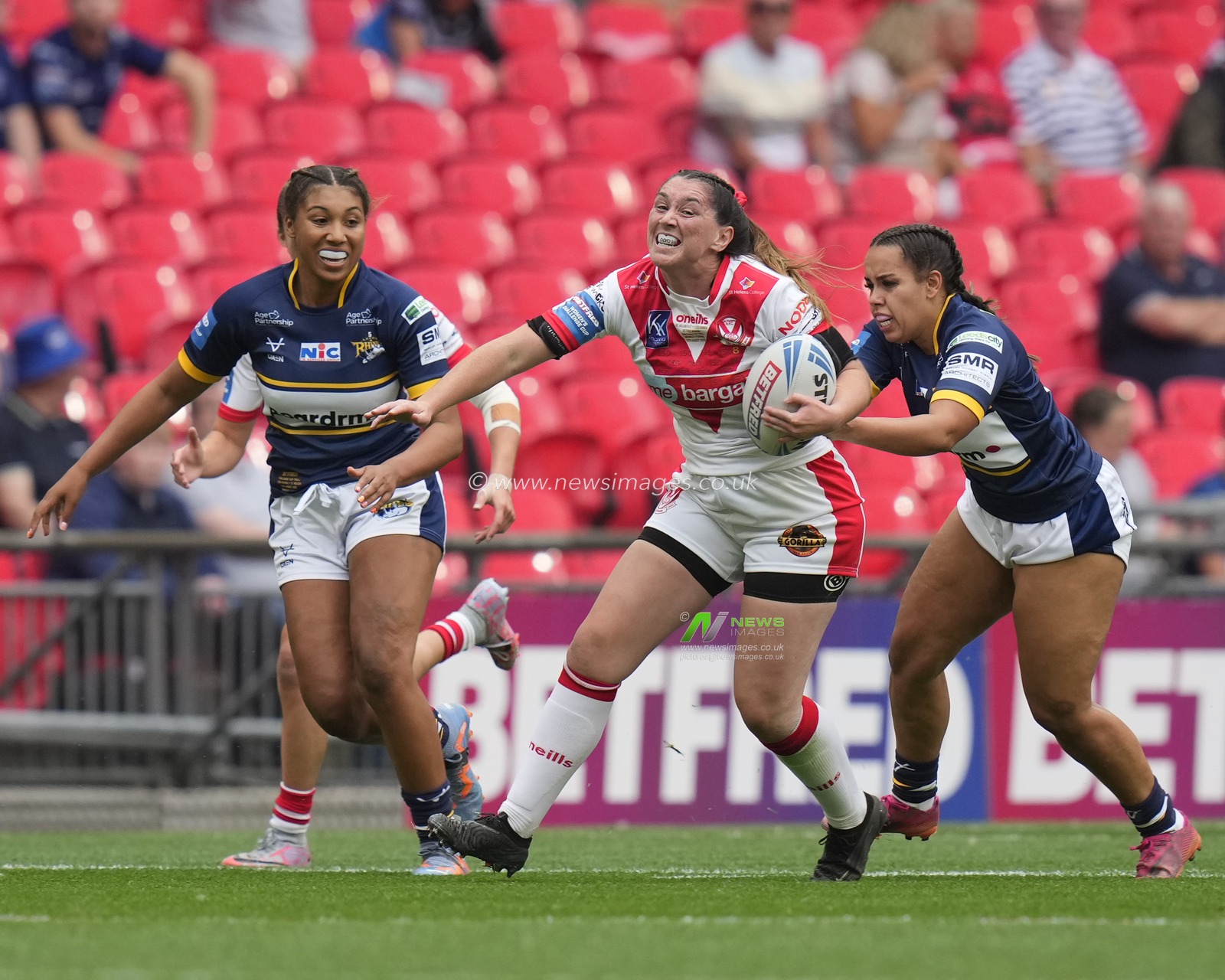 Faye Gaskin #7  of St. Helens makes a break during the Betfred Womens Challenge Cup Final match Leeds Rhinos vs St Helens at Wembley Stadium, London, United Kingdom, 12th August 2023

(Photo by Steve Flynn/News Images)