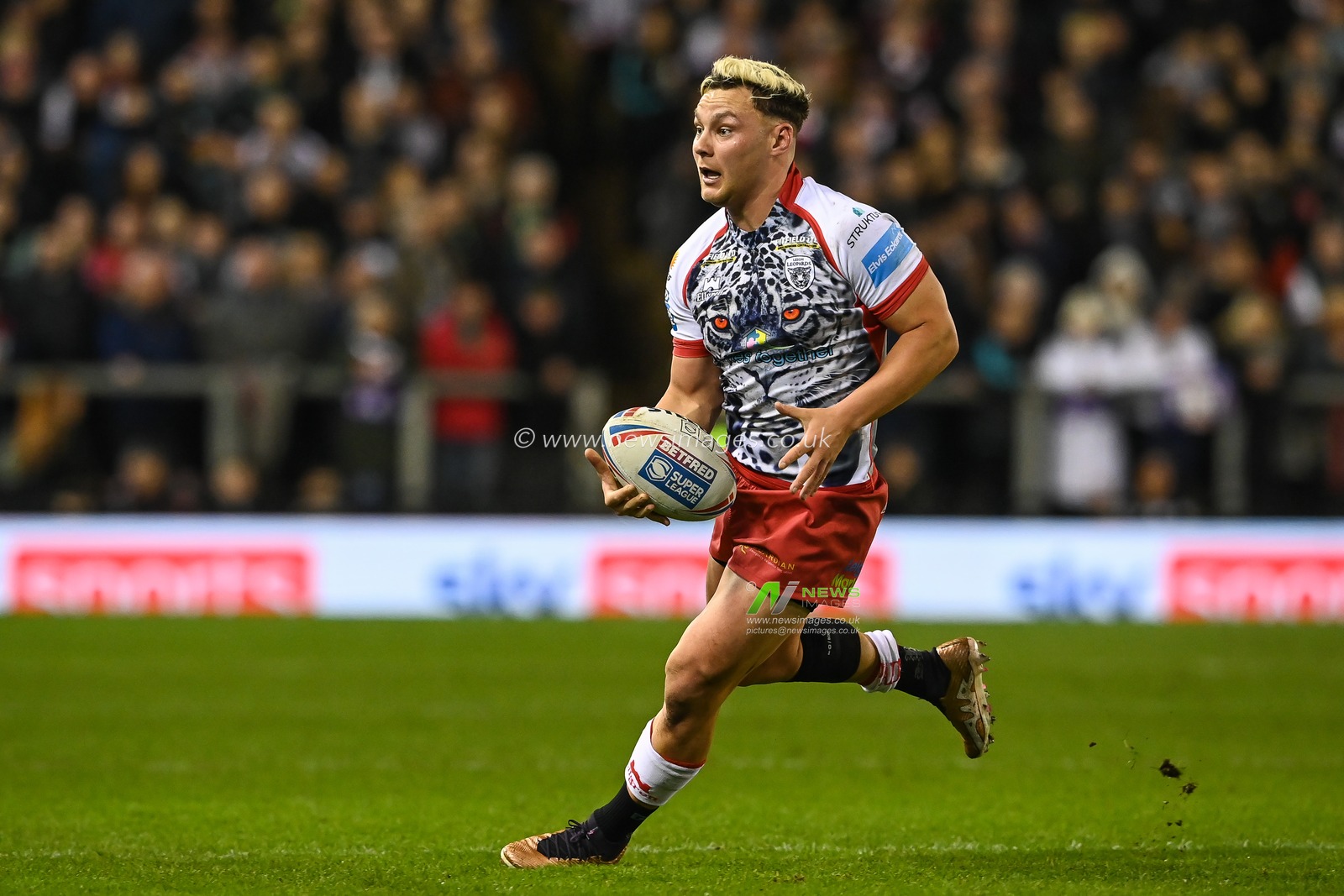 Lachlan Lam #7 of Leigh Leopards makes a break during the Betfred Super League Round 1 match Leigh Leopards vs Salford Red Devils at Leigh Sports Village, Leigh, United Kingdom, 17th February 2023

(Photo by Craig Thomas/News Images)