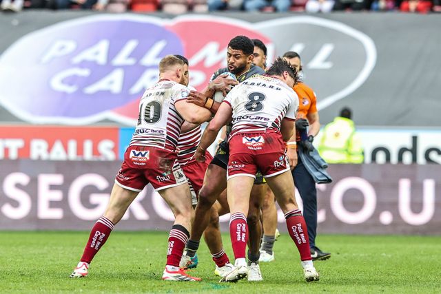 Kallum Watkins of Leeds Rhinos is tackled by Oliver Partington of Wigan Warriors and Luke Thompson of Wigan Warriors during the Betfred Super League round 11 match Wigan Warriors vs Leeds Rhinos at The Brick Community Stadium, Wigan, United Kingdom on 15 May 2026

(Photo by Alfie Cosgrove/News Images)