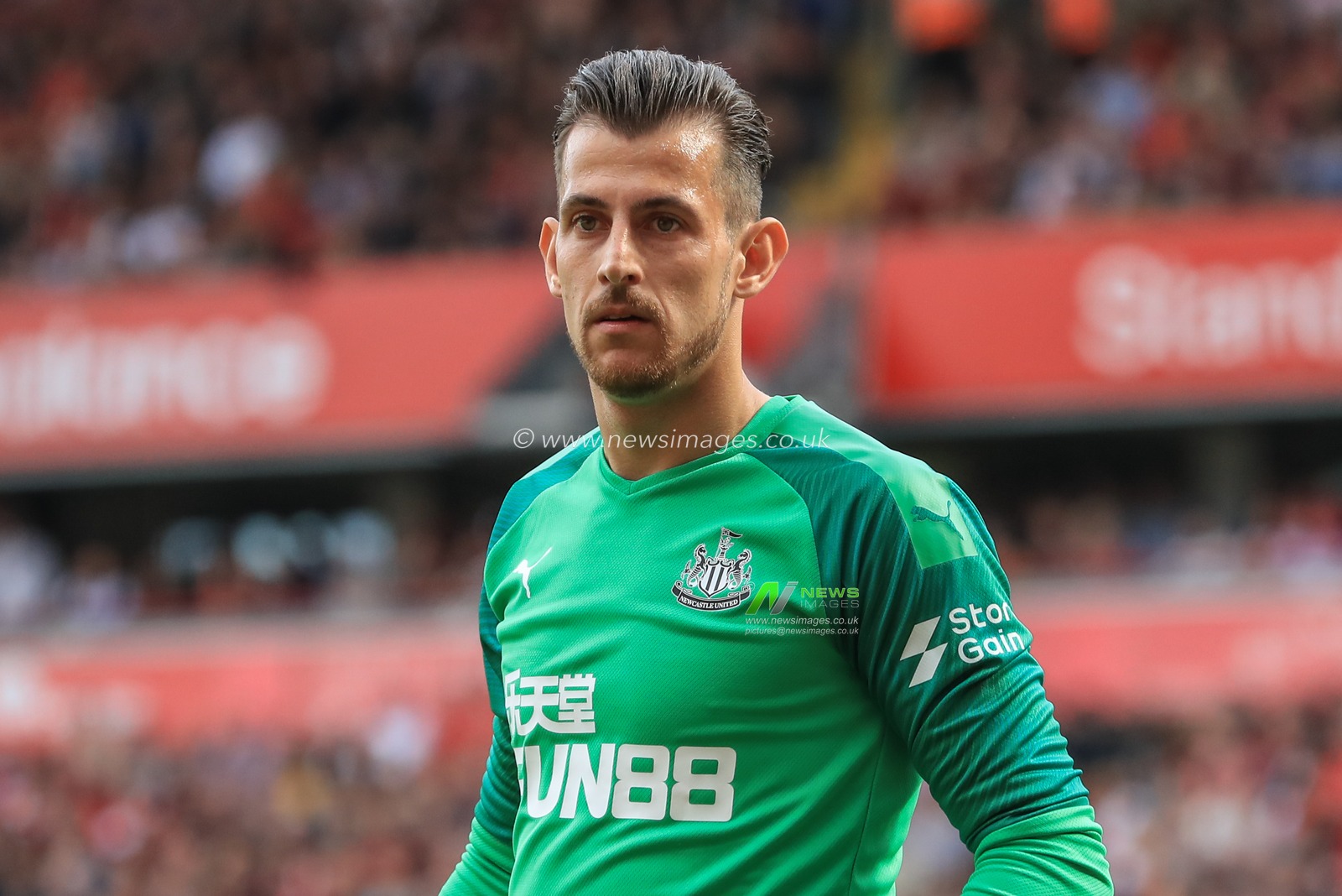 14th September 2019 , Anfield, Liverpool, England; Premier League Football, Liverpool vs Newcastle United ; Martin Dubravka (1) of Newcastle United during the game


Credit: Mark Cosgrove/News Images 


Premier League/EFL Football images are subject to DataCo Licence