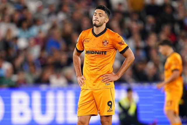 Raul Jimenez of Wolverhampton Wanderers with a frustrated look during the Sky Bet Championship match West Ham United vs Wolverhampton Wanderers at London Stadium, London, United Kingdom on 01 September 2026

(Photo by Harvey Murphy/News Images)