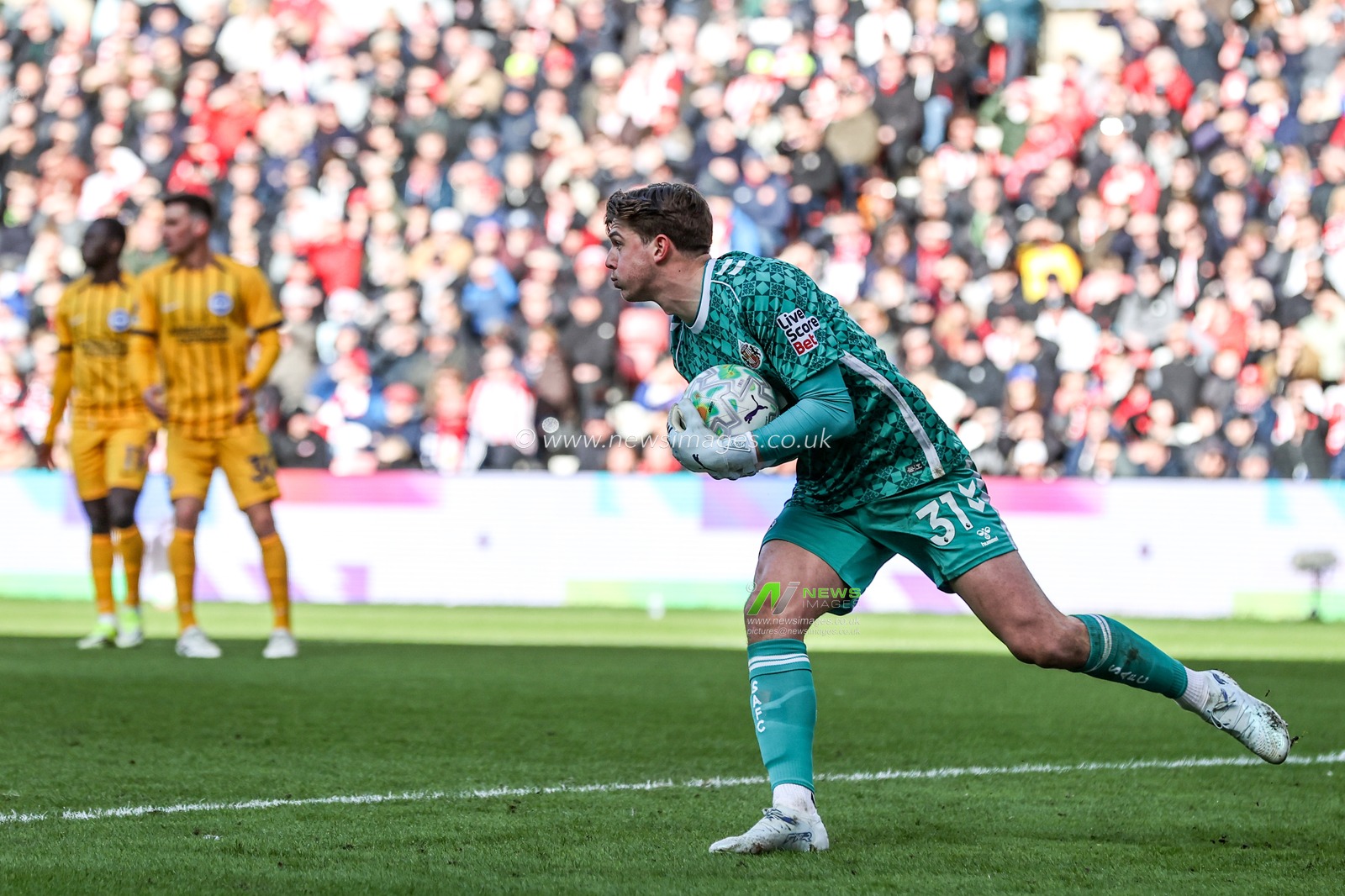 Sunderland goalkeeper Melker Ellborg claims the ball from a shot from Danny Welbeck of Brighton & Hove Albion during the Premier League match Sunderland vs Brighton & Hove Albion at Stadium Of Light, Sunderland, United Kingdom on 14 March 2026

(Photo by Alfie Cosgrove/News Images)