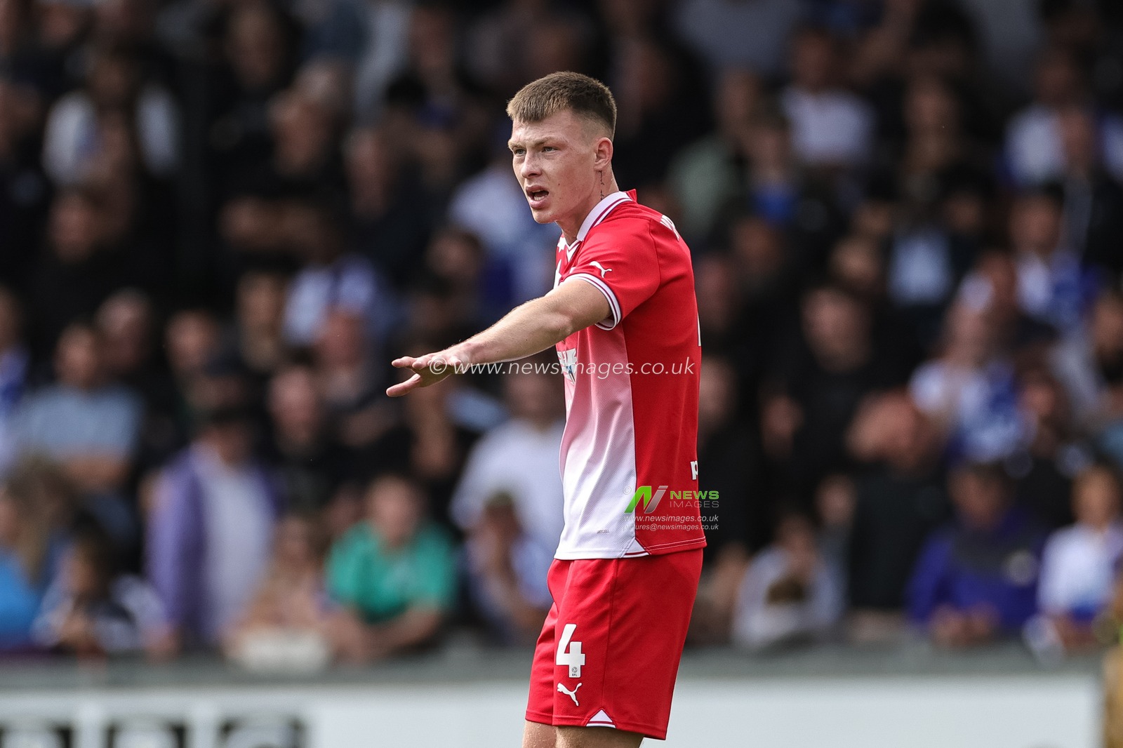 Kacper Lopata #4 of Barnsley gives his team instructions  during the Sky Bet League 1 match Bristol Rovers vs Barnsley at Memorial Stadium, Bristol, United Kingdom, 12th August 2023

(Photo by Mark Cosgrove/News Images)