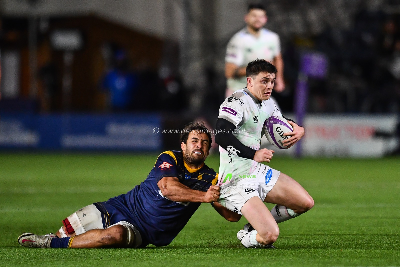 Reuben Morgan- Williams of Ospreys is tackled by Marco Mama of Worcester Warriors