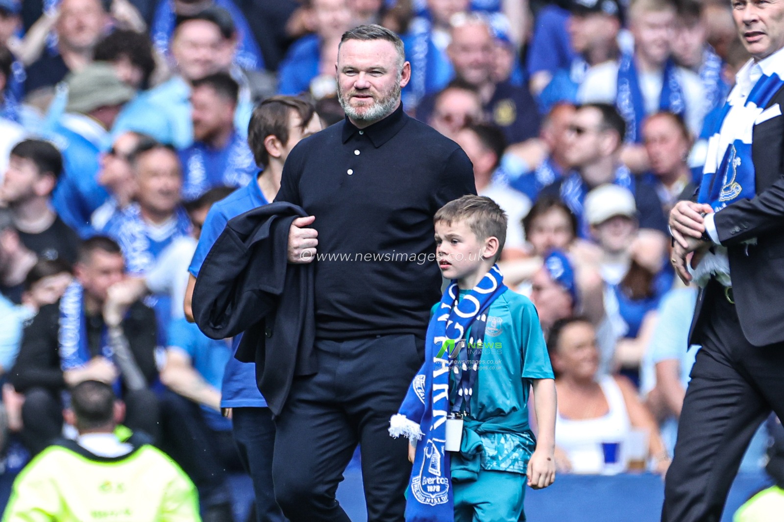 Wayne Rooney with son walking off the pitch celebrating the legacy and leaving Goodison Park after the Premier League match Everton vs Southampton at Goodison Park, Liverpool, United Kingdom, 18th May 2025

(Photo by Mark Cosgrove/News Images)