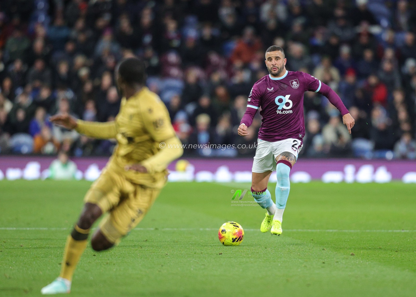 Kyle Walker of Burnley breaks with the ball during the Premier League match Burnley vs Crystal Palace at Turf Moor, Burnley, United Kingdom, 3rd December 2025

(Photo by Richard Bierton/News Images)

*** GER AUT SUI OUT ***