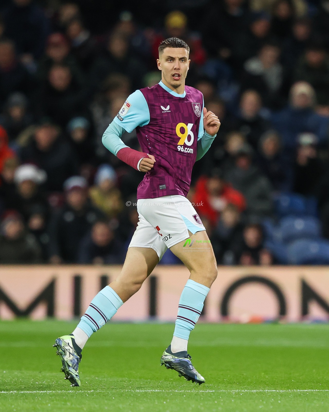 Maxime EstÃ¨ve of Burnley during the Sky Bet Championship match Burnley vs Middlesbrough at Turf Moor, Burnley, United Kingdom, 6th December 2024

(Photo by Alfie Cosgrove/News Images)
