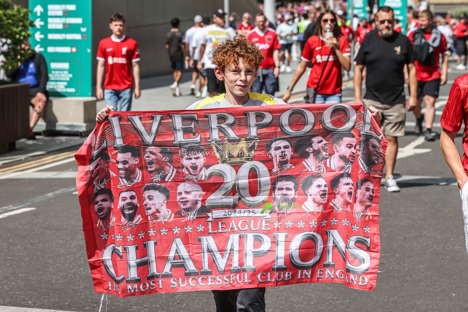 Liverpool fans arrive during the The FA Community Shield match Crystal Palace vs Liverpool at Wembley Stadium, London, United Kingdom, 10th August 2025

(Photo by Alfie Cosgrove/News Images)