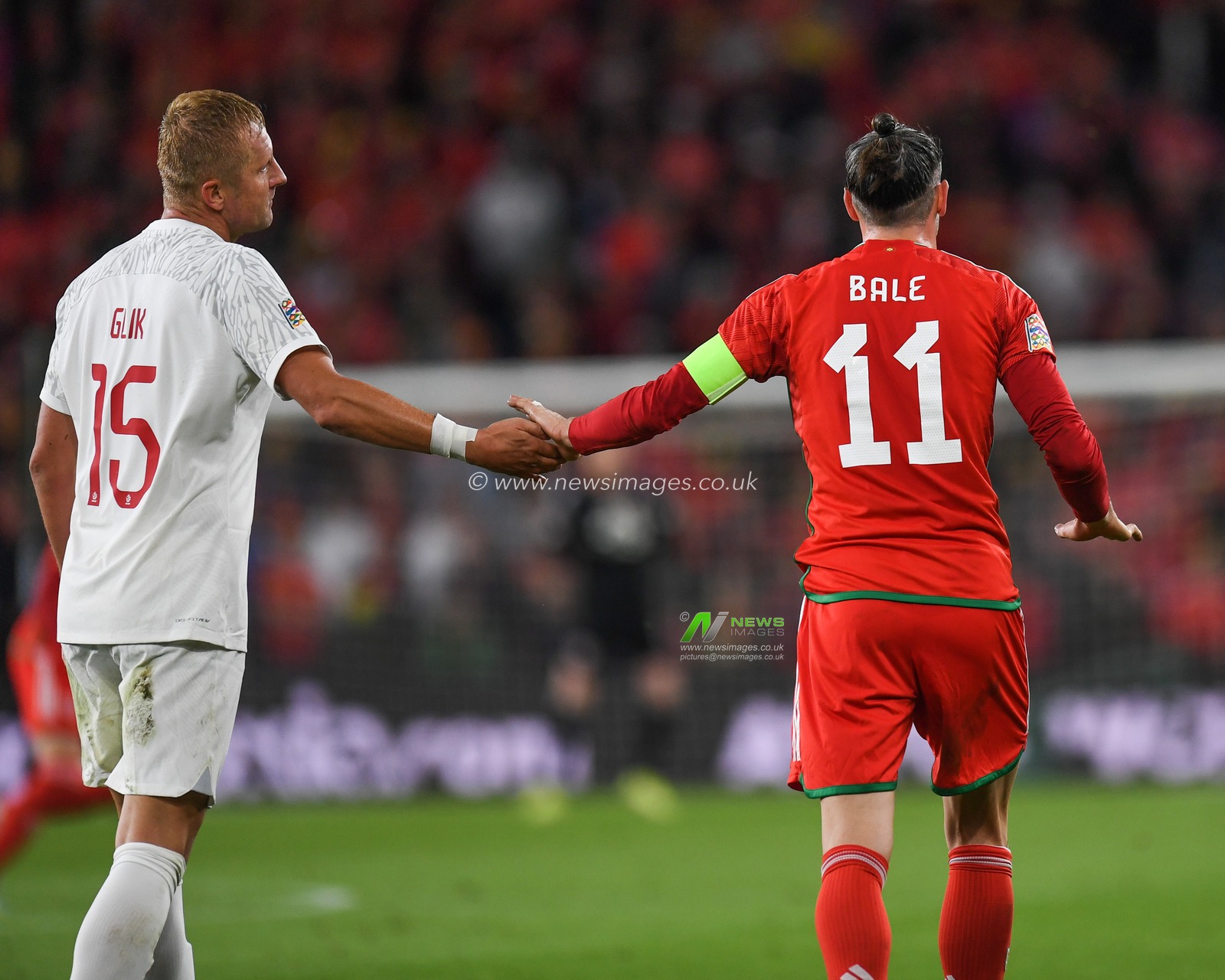 Gareth Bale of Wales and Poland's Kamil Glik shake hands during the UEFA Nations League Group A4 match between Wales vs Poland at Cardiff City Stadium, Cardiff, United Kingdom, 25th September 2022

(Photo by Mike Jones/News Images)