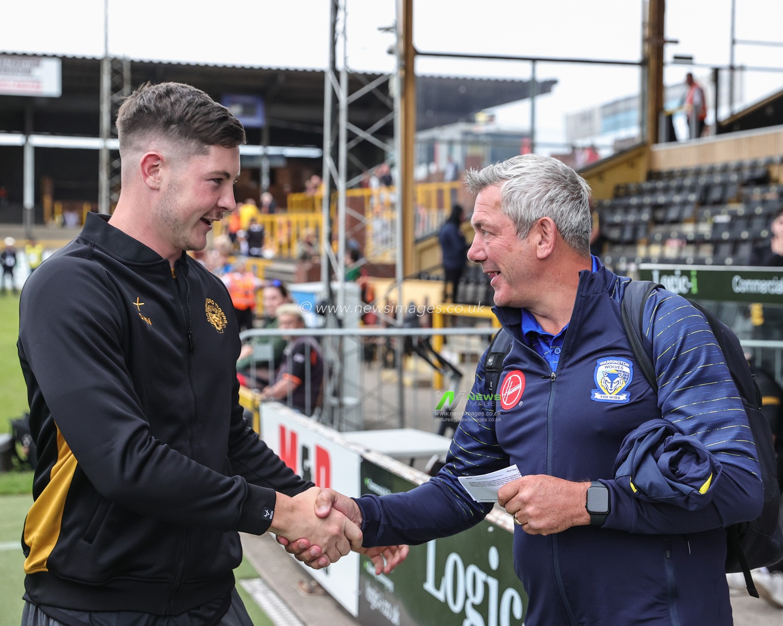 Daryl Powell Head Coach of Warrington Wolves shakes hands with Riley Dean #40 of Castleford Tigers during the Betfred Super League Round 16 match Castleford Tigers vs Warrington Wolves at The Mend-A-Hose Jungle, Castleford, United Kingdom, 23rd June 2023

(Photo by Mark Cosgrove/News Images)