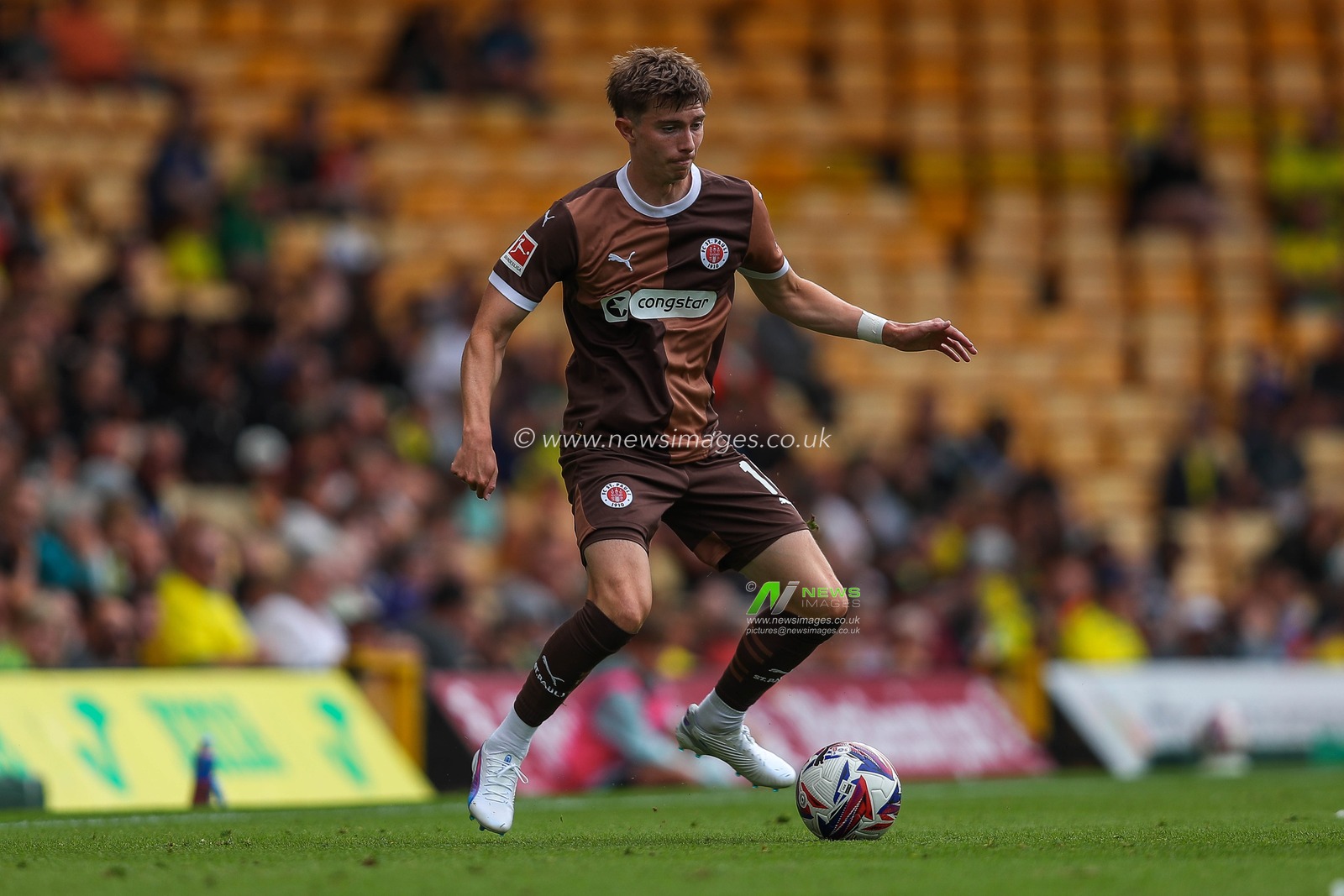 Scott Banks of St Pauli runs with the ball during the Pre-season friendly match Norwich City vs St. Pauli at Carrow Road, Norwich, United Kingdom, 3rd August 2024

(Photo by Izzy Poles/News Images)