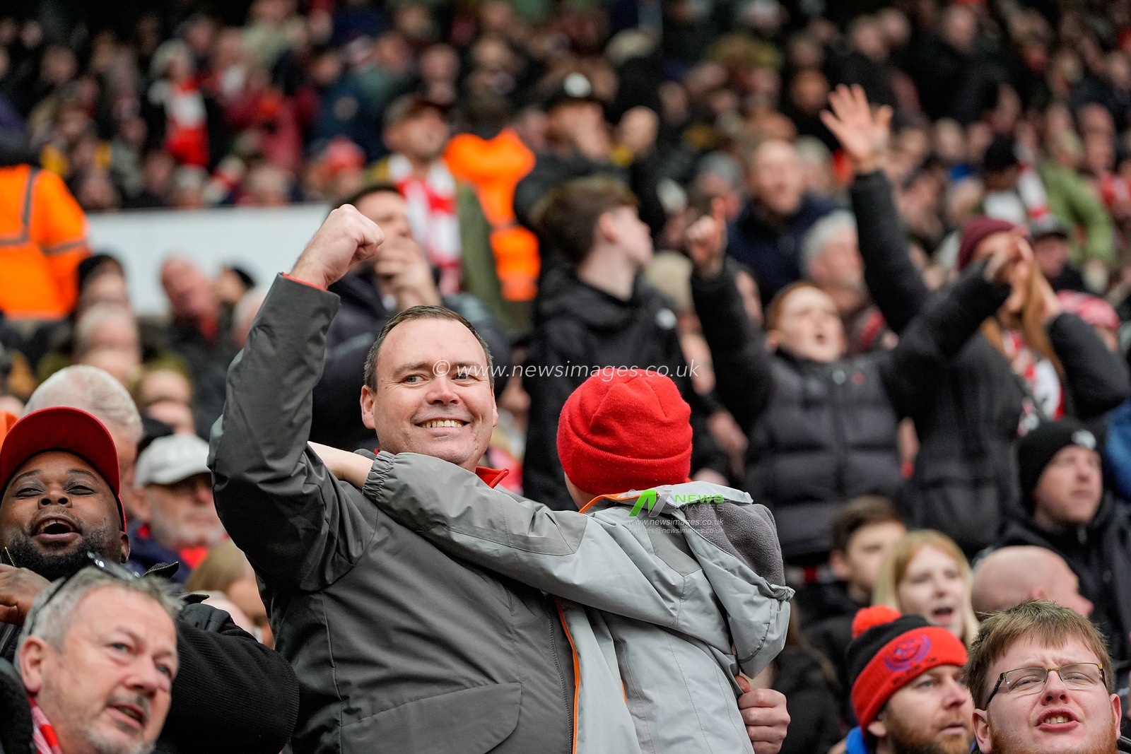 Sunderland fans celebrate Enzo Le Fee of Sunderland scoring to make it 1-1 during the Premier League match Sunderland vs Crystal Palace at Stadium Of Light, Sunderland, United Kingdom, 17th January 2026

(Photo by Maynard Manyowa/News Images)