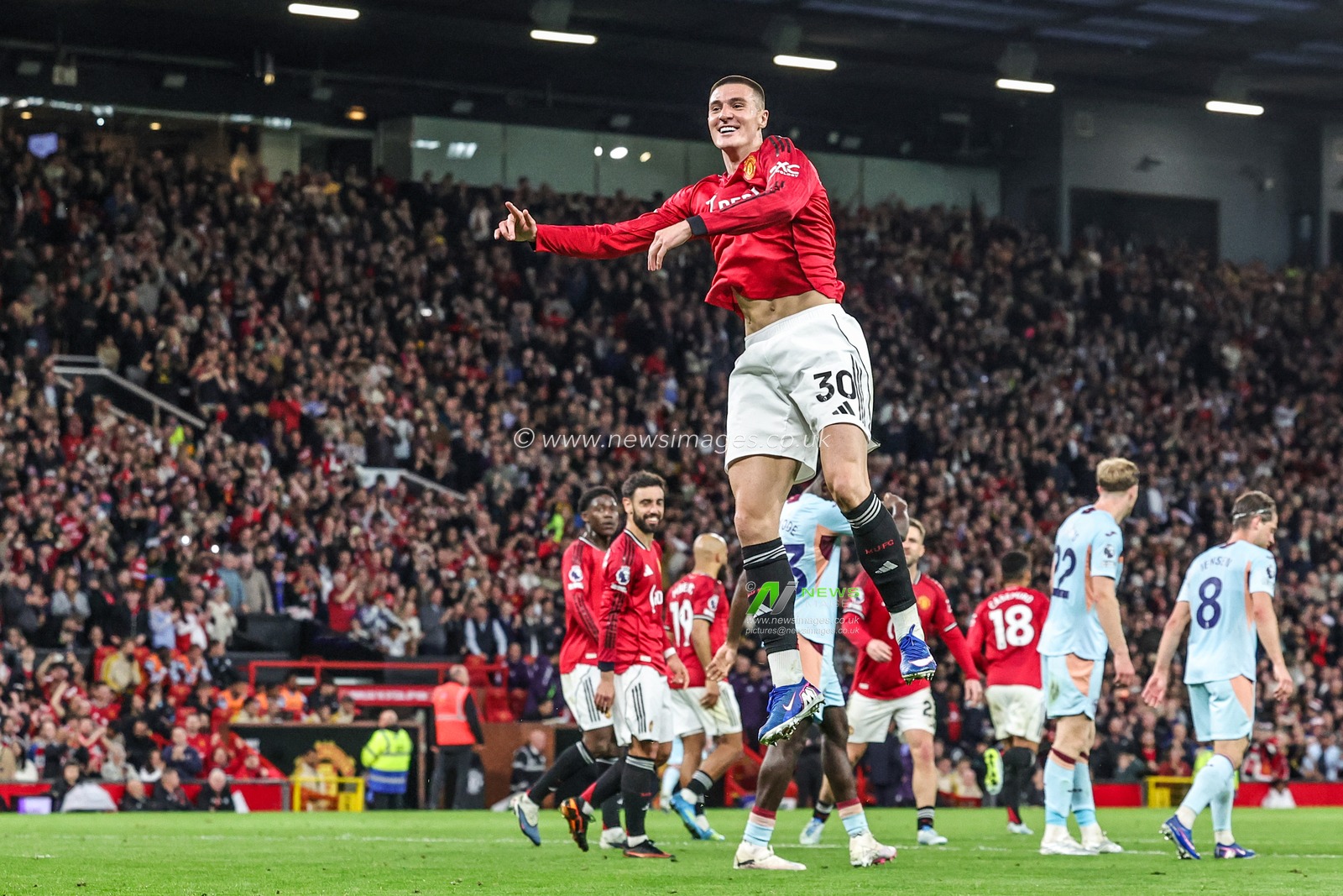 Benjamin Sesko of Manchester United celebrates his goal to make it 2-0 during the Premier League match Manchester United vs Brentford at Old Trafford, Manchester, United Kingdom on 27 April 2026

(Photo by Mark Cosgrove/News Images)