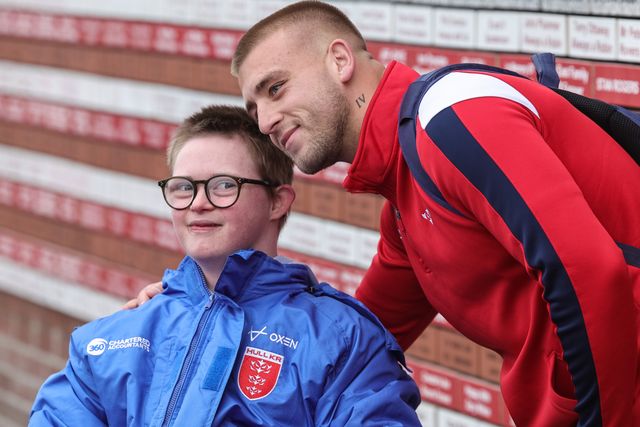 Mikey Lewis of Hull KR has a photo with a fan during the Betfred Super League round 7 match Hull KR vs Hull FC at Sewell Group Craven Park, Hull, United Kingdom on 03 April 2026

(Photo by Mark Cosgrove/News Images)