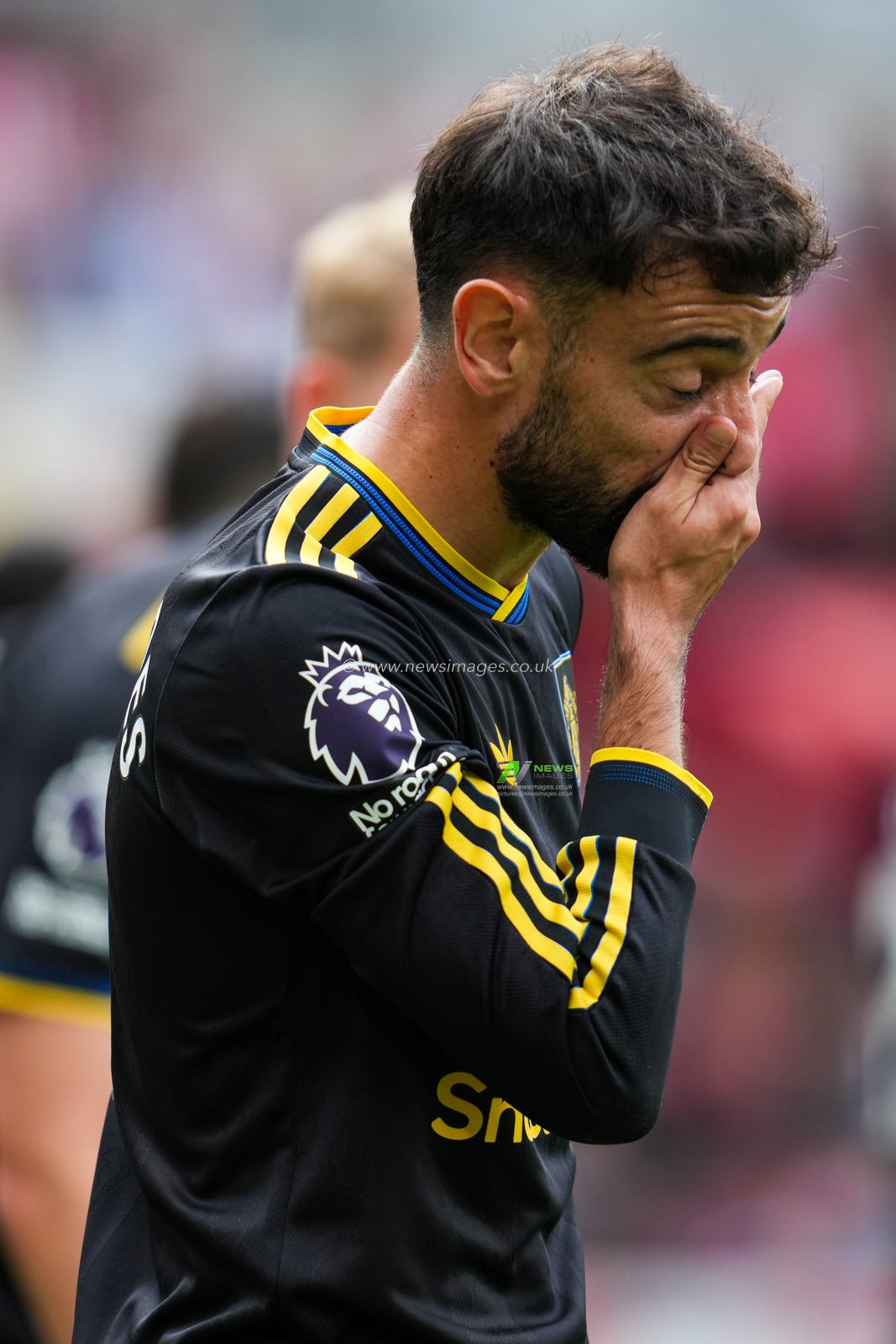 Bruno Fernandes of Manchester United during the Premier League match Brentford vs Manchester United at The Gtech Community Stadium, London, United Kingdom, 27th September 2025

(Photo by Harvey Murphy/News Images)