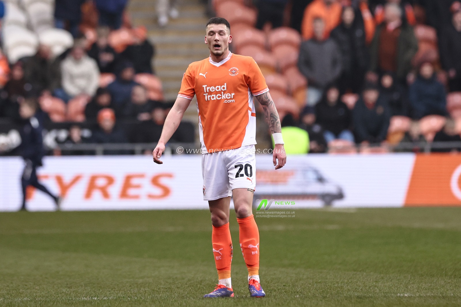 Oliver Casey of Blackpool during the Sky Bet League 1 match Blackpool vs Mansfield Town at Bloomfield Road, Blackpool, United Kingdom, 15th February 2025

(Photo by Mark Cosgrove/News Images)