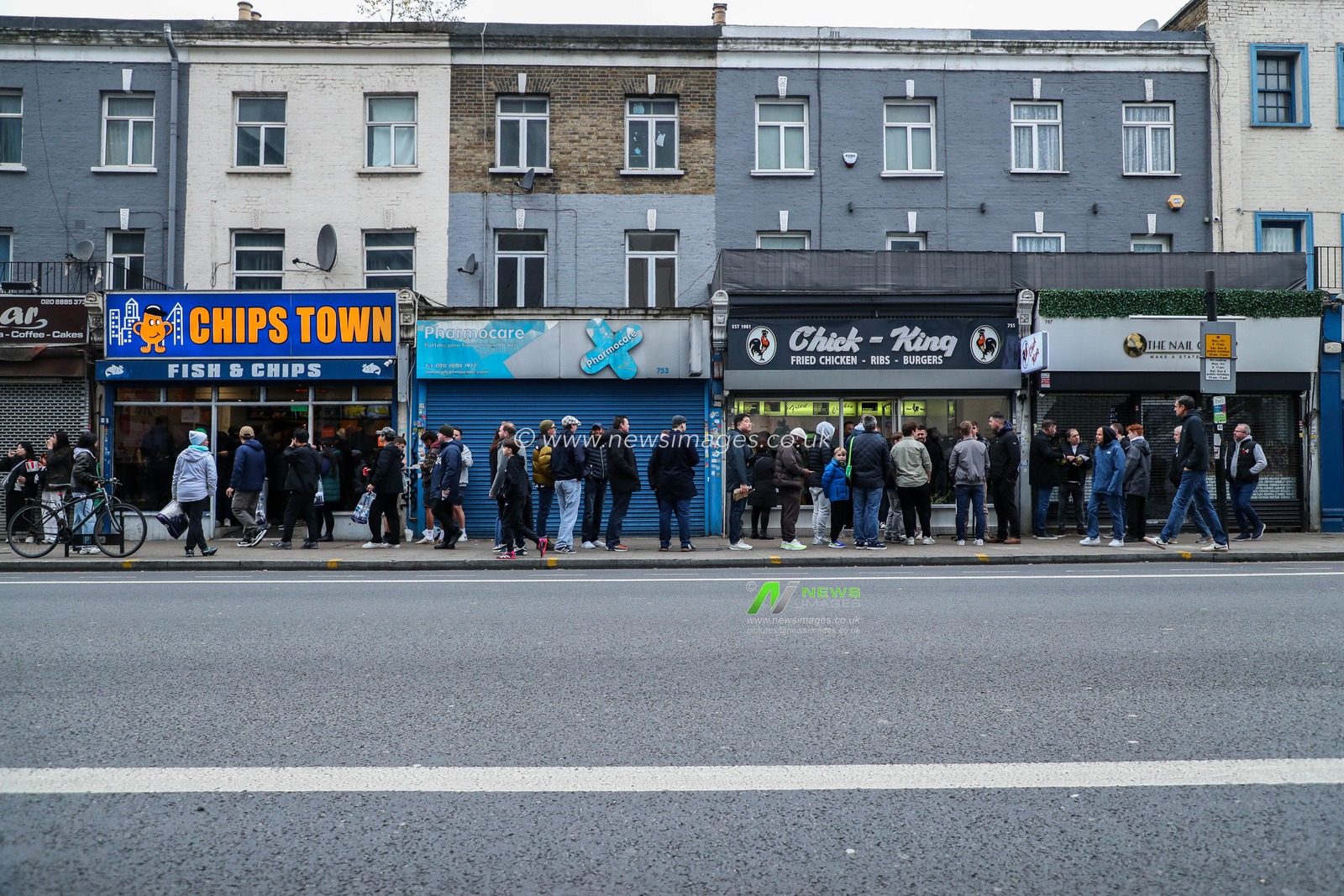 Fans eat at local food places outside Tottenham Hotspur Stadium prior to the Premier League match Tottenham Hotspur vs Ipswich Town at Tottenham Hotspur Stadium, London, United Kingdom, 10th November 2024

(Photo by Izzy Poles/News Images)