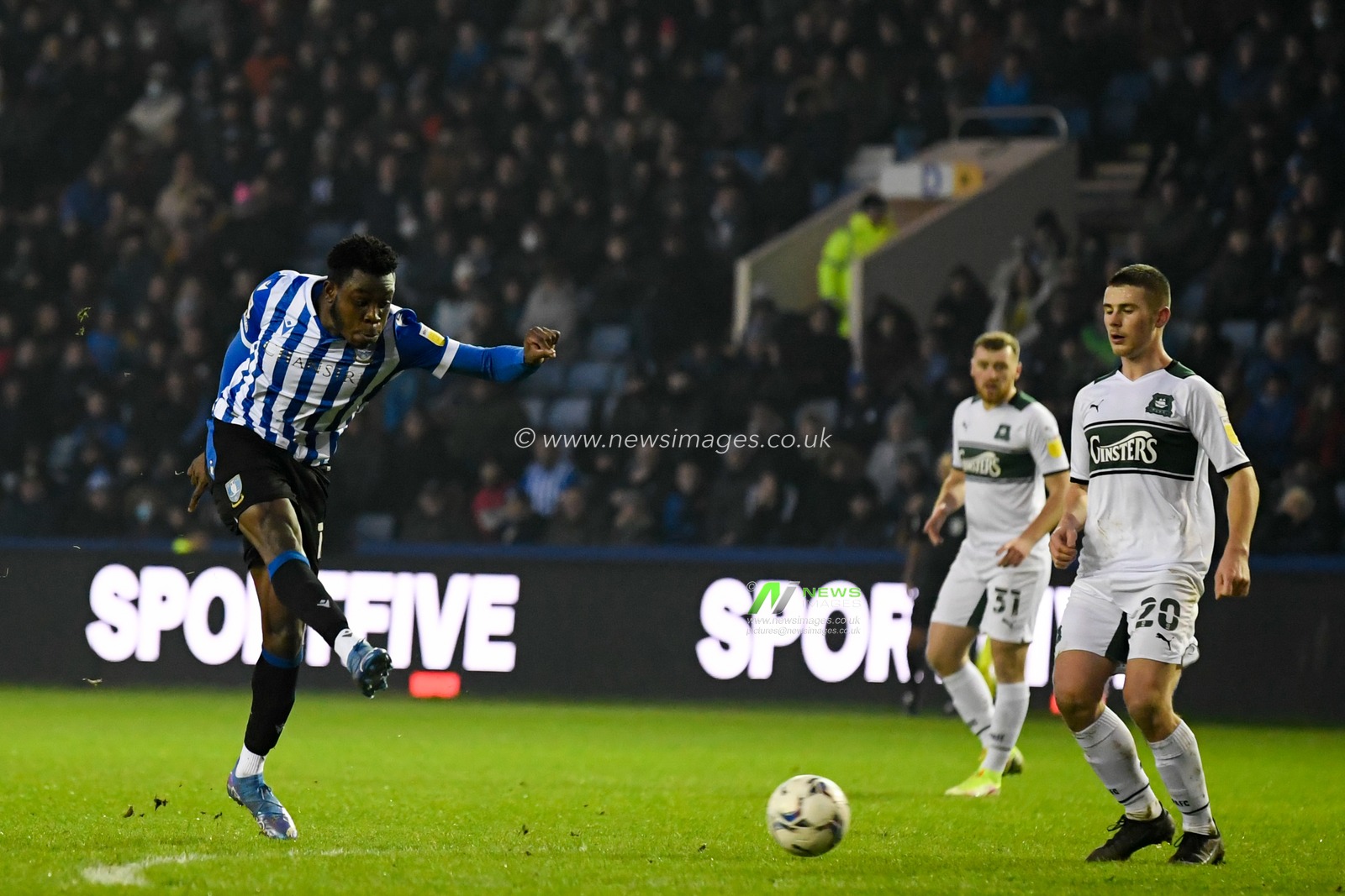 Fisayo Dele-Bashiru #17 of Sheffield Wednesday has a shot at goal