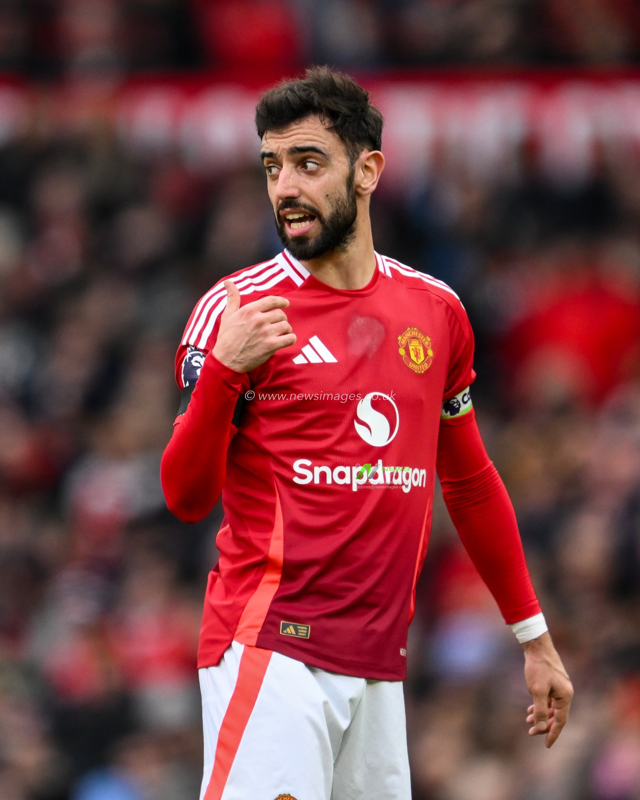 Bruno Fernandes of Manchester United gives his team instructions during the Premier League match Manchester United vs Crystal Palace at Old Trafford, Manchester, United Kingdom, 2nd February 2025

(Photo by Craig Thomas/News Images)