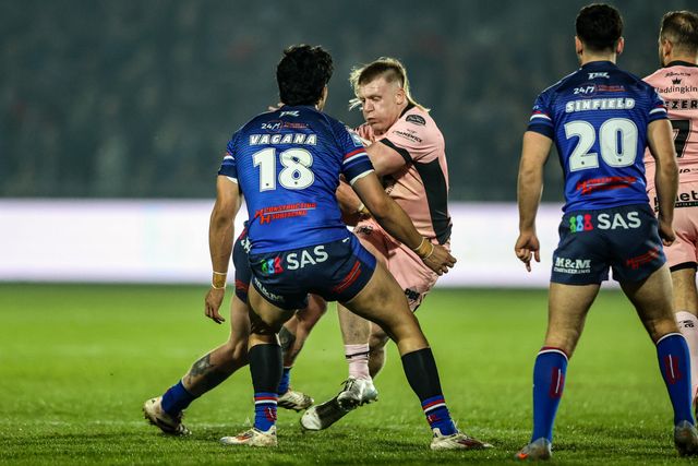 Brad Fash of Hull FC is tackled during the Betfred Super League match Wakefield Trinity vs Hull FC at DIY Kitchens Stadium, Wakefield, United Kingdom on 05 March 2026

(Photo by Alfie Cosgrove/News Images)