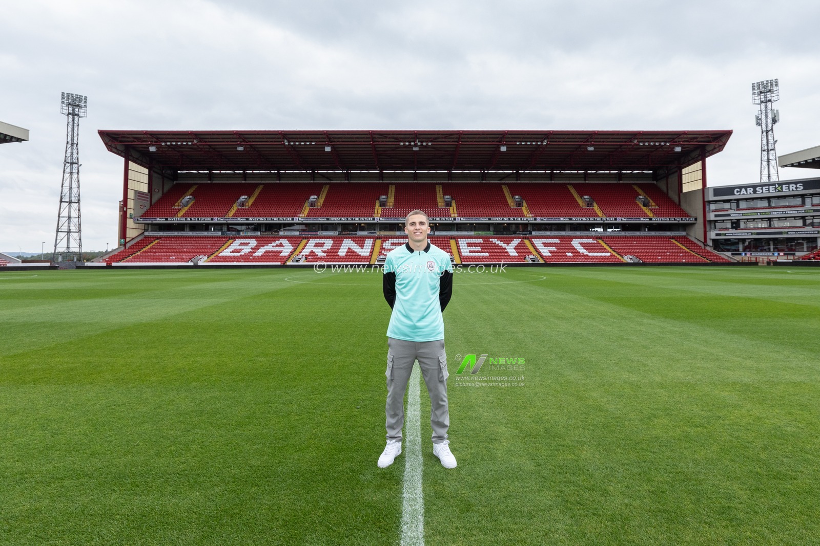 Owen Dodgson joins Barnsley FC on a season long loan from Burnley at Oakwell, Barnsley, United Kingdom, 1st September 2023

(Photo by Mark Cosgrove/News Images)