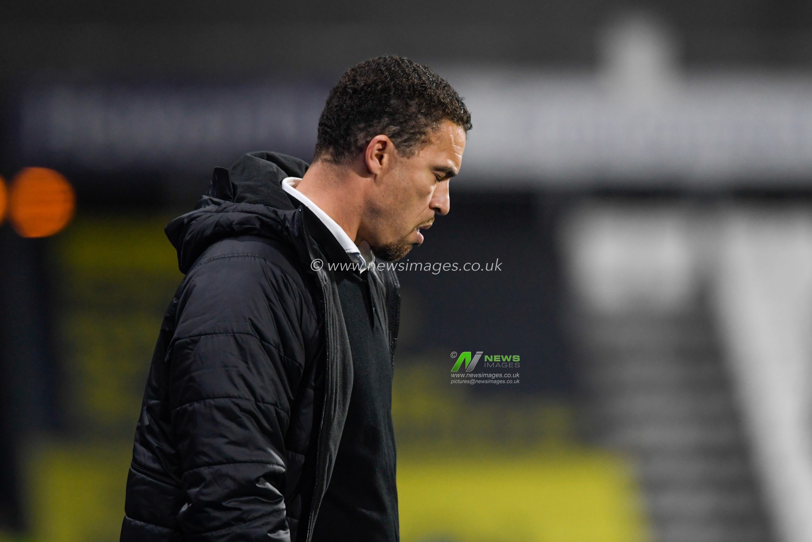Valerien Ismael manager of West Bromwich Albion looks down near the end of the game