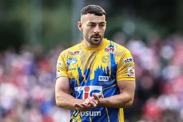 Jake Connor of Leeds Rhinos in the pre-game warm up during the Betfred Super League round 23 match Leeds Rhinos vs Hull KR at Headingley Stadium, Leeds, United Kingdom, 21st August 2025

(Photo by Alfie Cosgrove/News Images)