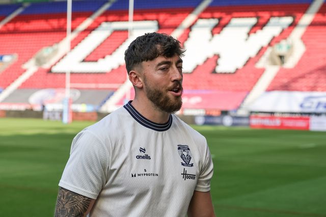 Matty Ashton of Warrington Wolves arrives during the Betfred Super League round 18 match Wigan Warriors vs Warrington Wolves at The Brick Community Stadium, Wigan, United Kingdom on 10 July 2026

(Photo by Mark Cosgrove/News Images)