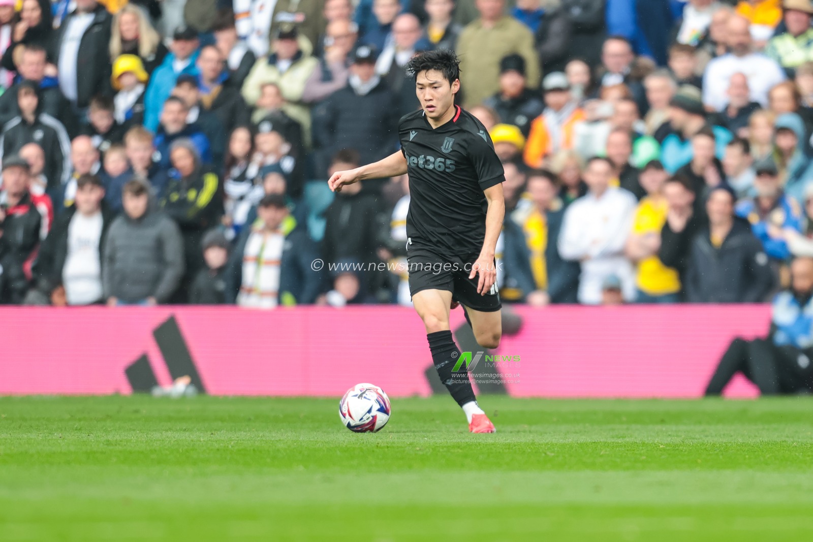Bae Jun-Ho of Stoke City breaks with the ball during the Sky Bet Championship match Leeds United vs Stoke City at Elland Road, Leeds, United Kingdom, 21st April 2025

(Photo by Richard Bierton/News Images)