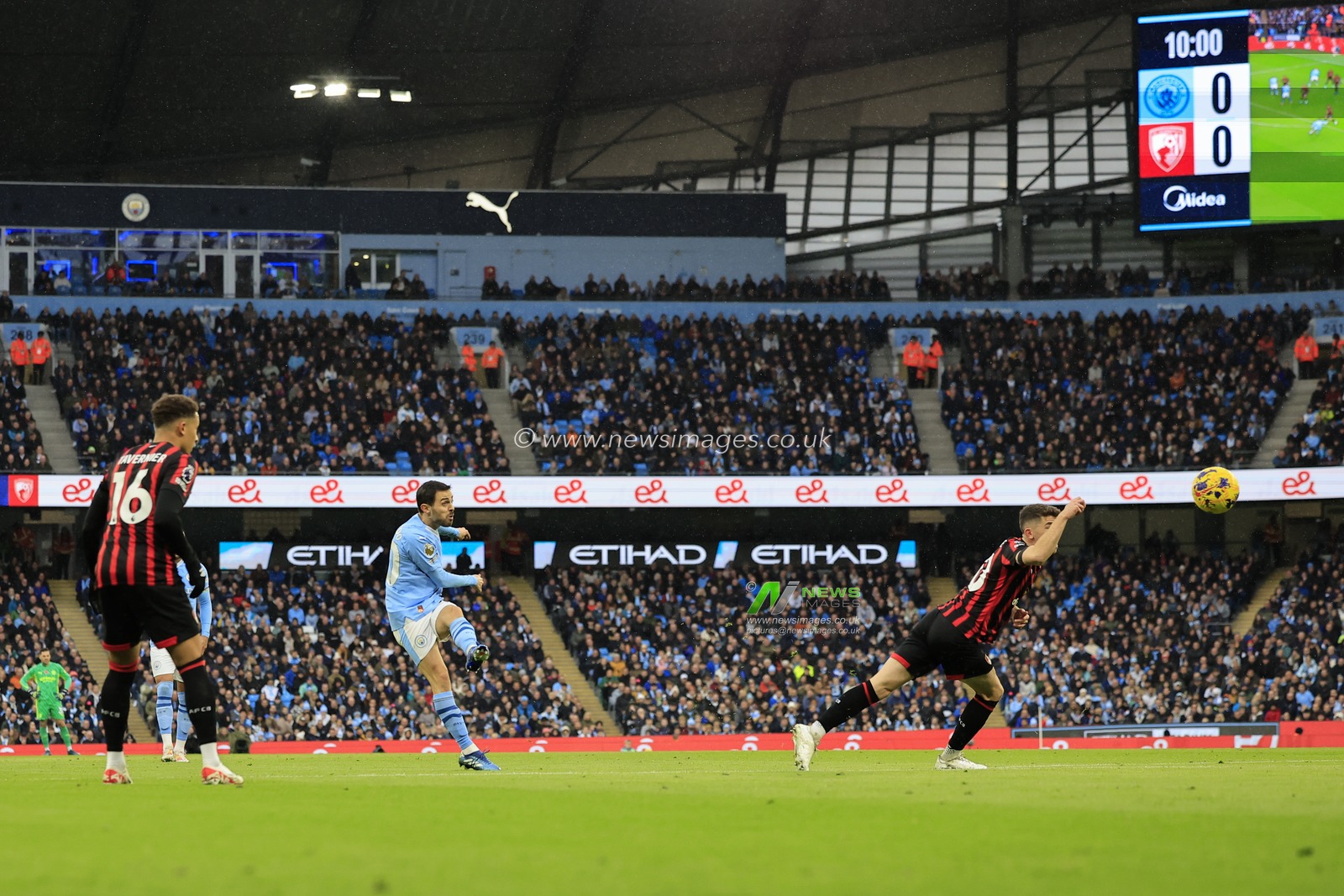 Bernardo Silva #20 of Manchester City has a shot on goal during the Premier League match Manchester City vs Bournemouth at Etihad Stadium, Manchester, United Kingdom, 4th November 2023

(Photo by Conor Molloy/News Images)