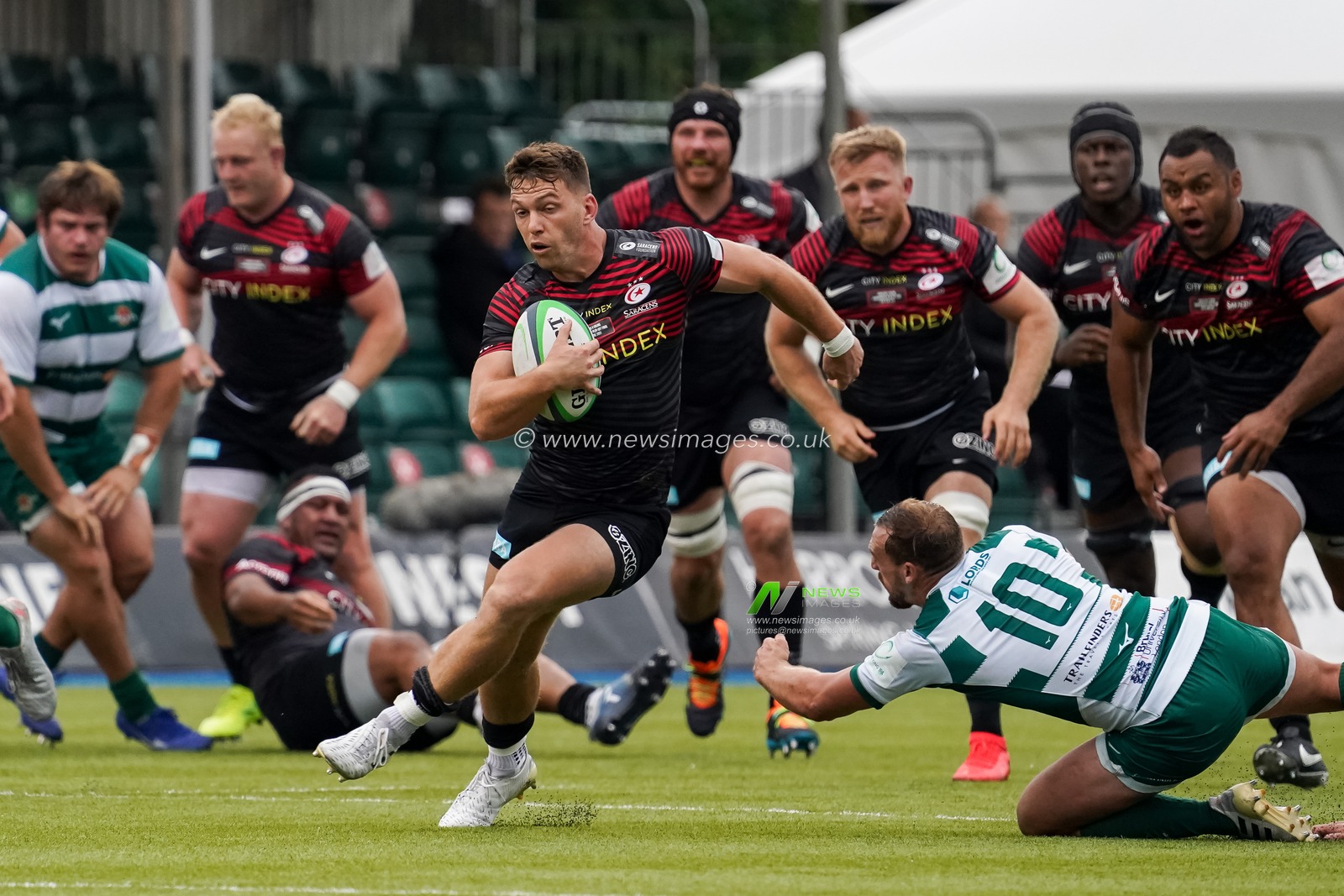 Alex Lewington #14 of Saracens sets up an attack