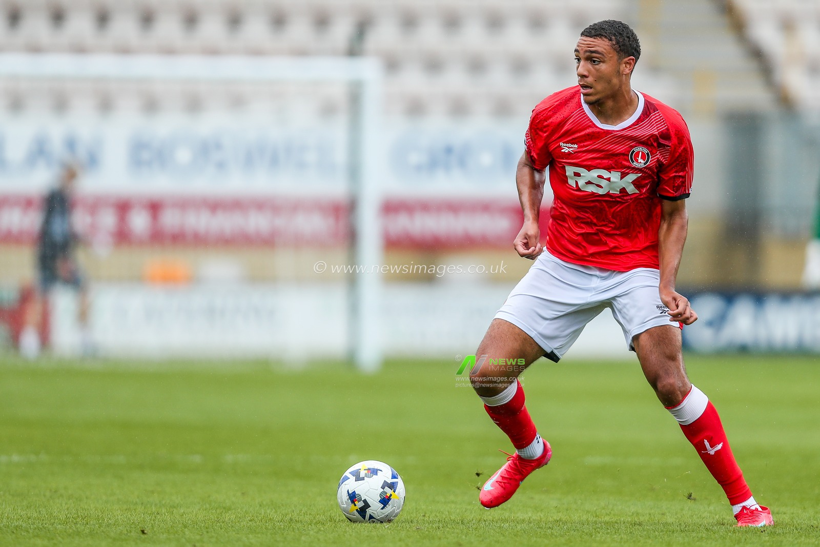 Miles Leaburn of Charlton Athletic runs with the ball during the Pre-season friendly match Cambridge United vs Charlton Athletic at Abbey Stadium, Cambridge, United Kingdom, 26th July 2025

(Photo by Izzy Poles/News Images)