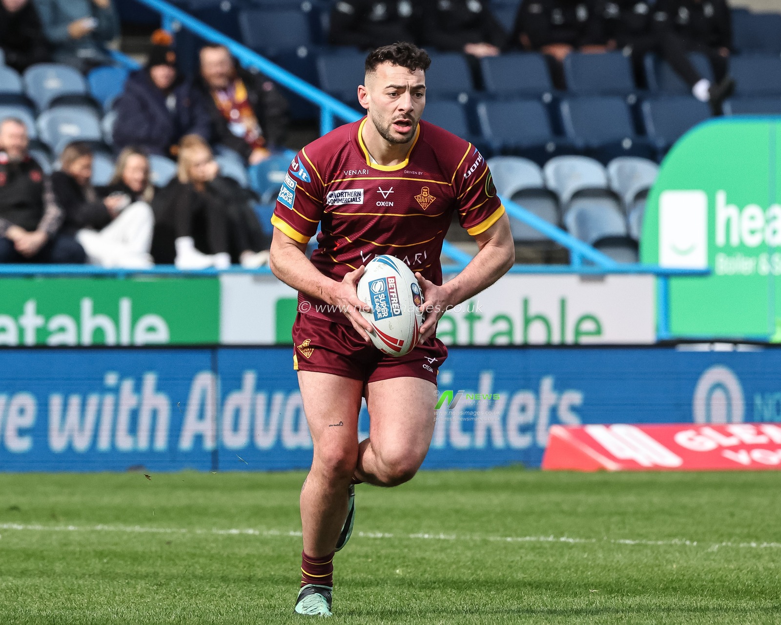 Jake Connor of Huddersfield Giants breaks with the ball during the Betfred Challenge Cup Sixth Round match Huddersfield Giants vs Hull FC at John Smith's Stadium, Huddersfield, United Kingdom, 23rd March 2024

(Photo by Mark Cosgrove/News Images)