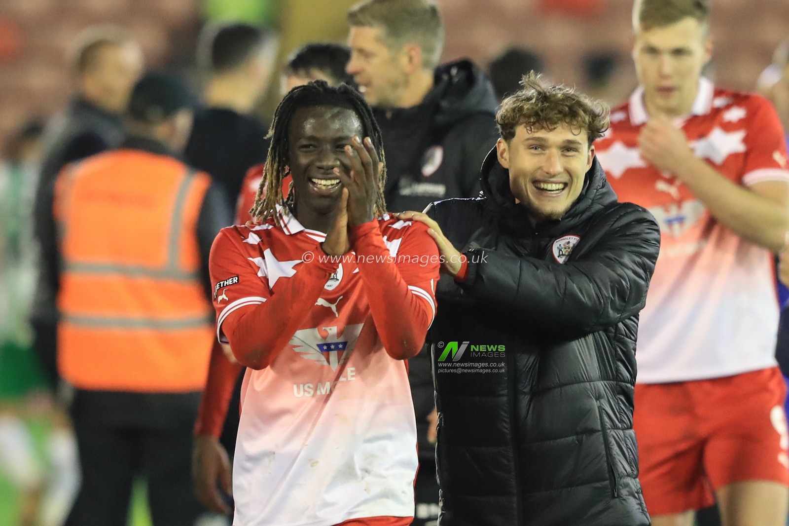 FÃ¡bio JalÃ³ #12 of Barnsley and Callum Styles #20 of Barnsley applaud the home fans during the Sky Bet League 1 match Barnsley vs Wycombe Wanderers at Oakwell, Barnsley, United Kingdom, 28th November 2023

(Photo by Alfie Cosgrove/News Images)