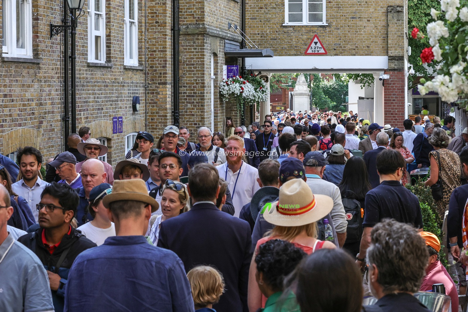 Fans arriving ahead of the LV= Insurance Ashes Test Series Second Test Day 5 England v Australia at Lords, London, United Kingdom, 2nd July 2023

(Photo by Mark Cosgrove/News Images)