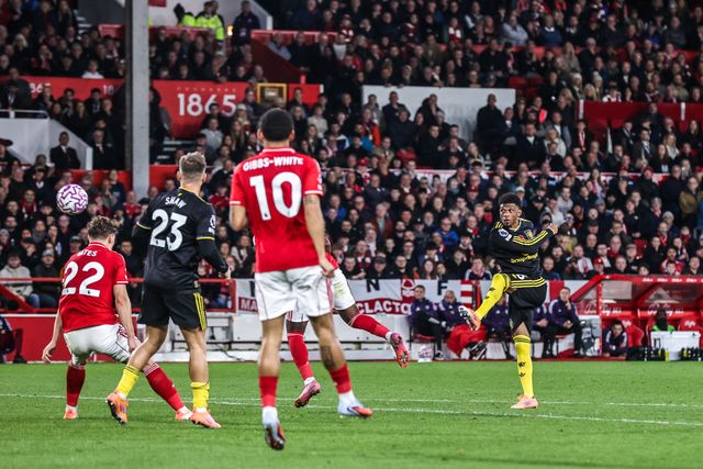 Amad Diallo of Manchester United scores to make it 2-2 during the Premier League match Nottingham Forest vs Manchester United at City Ground, Nottingham, United Kingdom, 1st November 2025

(Photo by Alfie Cosgrove/News Images)

*** GER AUT SUI OUT ***