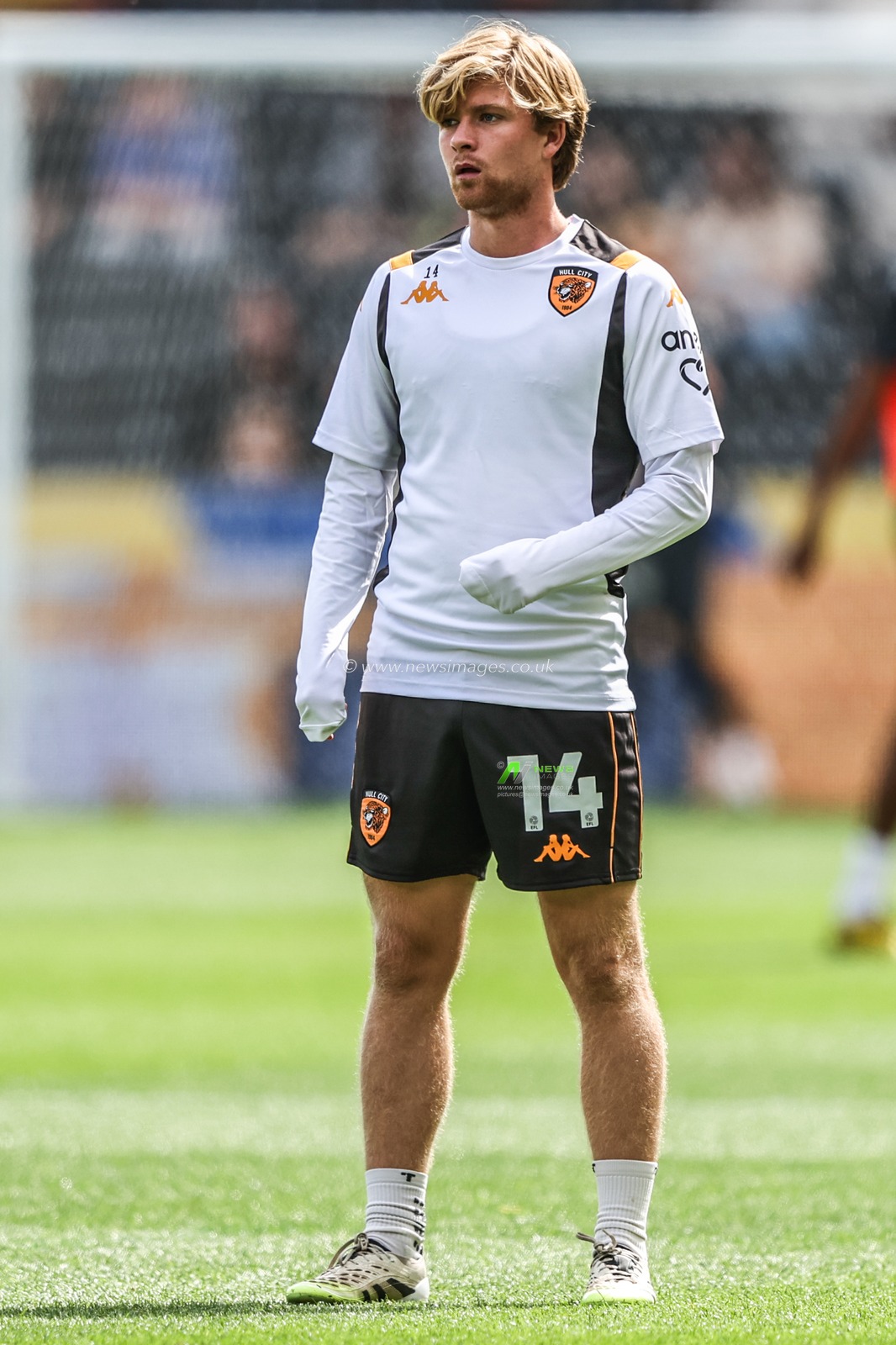 Harry Vaughan of Hull City in the pregame warmup session during the Sky Bet Championship match Hull City vs Blackburn Rovers at MKM Stadium, Hull, United Kingdom, 23rd August 2025

(Photo by Alfie Cosgrove/News Images)