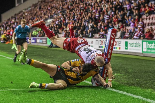 Liam Marshall of Wigan Warriors goes over for a try to make it 22-0 during the Betfred Super League Round 26 match Wigan Warriors vs Castleford Tigers at The Brick Community Stadium, Wigan, United Kingdom, 12th September 2025

(Photo by Alfie Cosgrove/News Images)