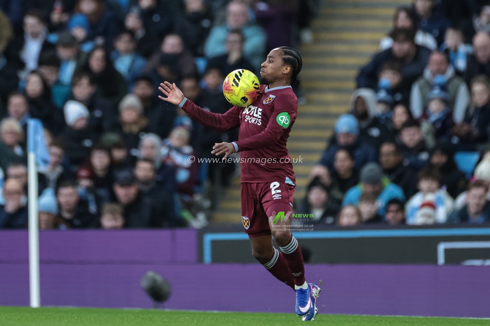 Kyle Walker-Peters of West Ham United controls the ball during the Premier League match Manchester City vs West Ham United at Etihad Stadium, Manchester, United Kingdom, 20th December 2025

(Photo by Mark Cosgrove/News Images)

*** GER AUT SUI OUT ***