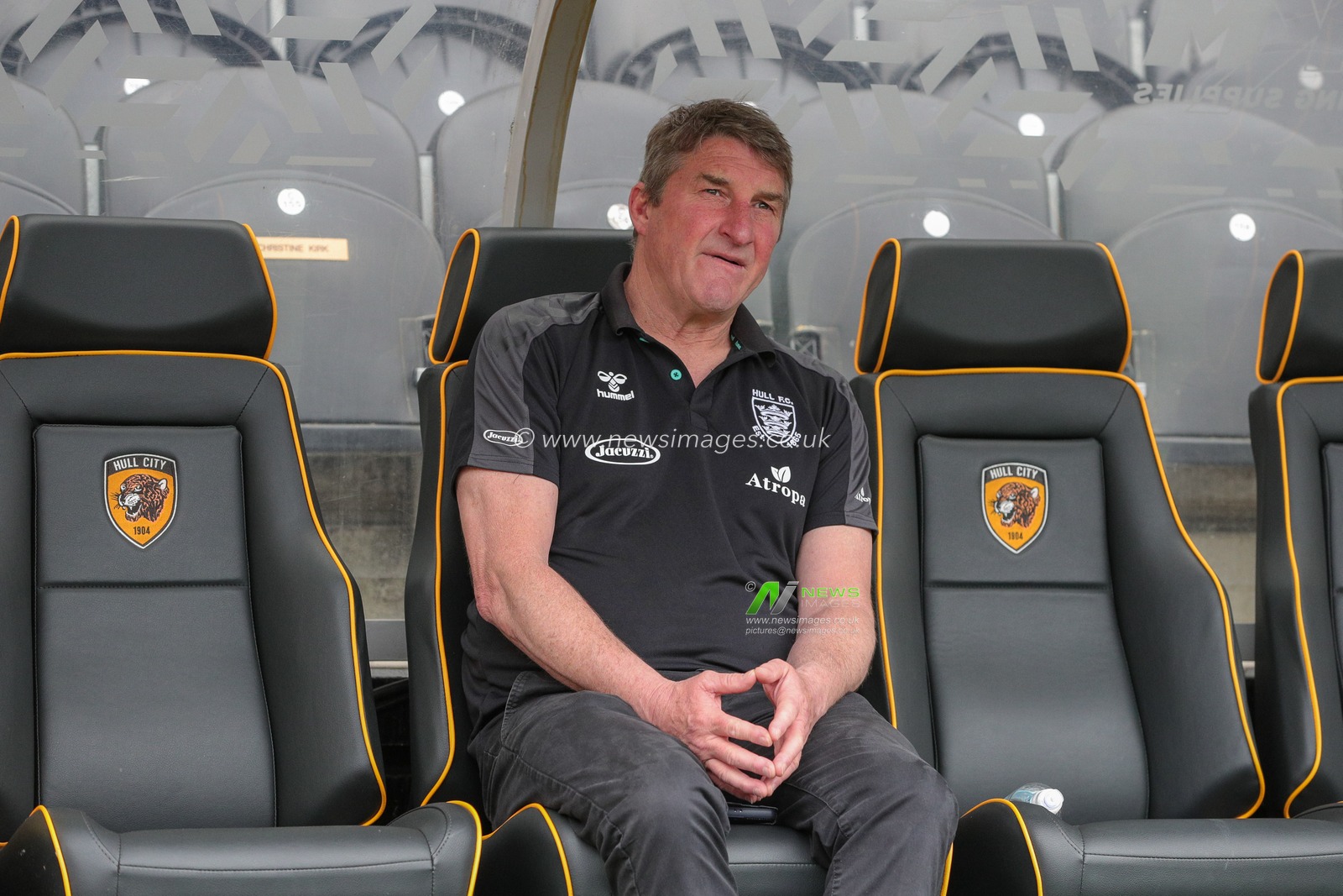 Tony Smith Head Coach of Hull FC watches on ahead of the Betfred Super League Round 16 match Hull FC vs St Helens at MKM Stadium, Hull, United Kingdom, 17th June 2023

(Photo by James Heaton/News Images)