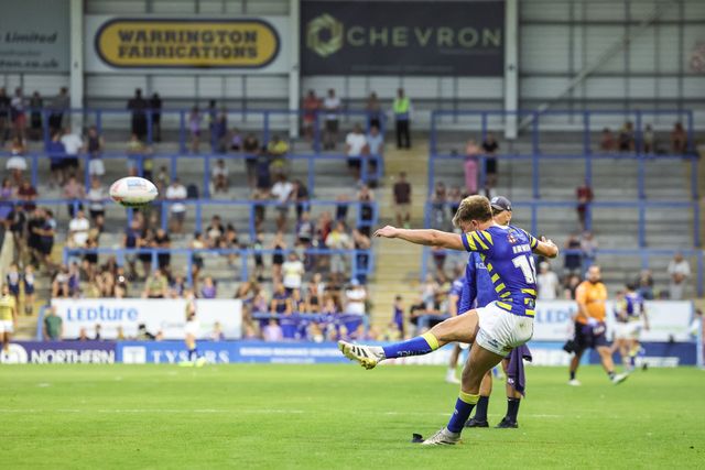 Ewan Irwin of Warrington Wolves converts for a goal during the Betfred Super League round 23 match Warrington Wolves vs York Knights at The Halliwell Jones Stadium, Warrington, United Kingdom on 13 August 2026

(Photo by Mark Cosgrove/News Images)