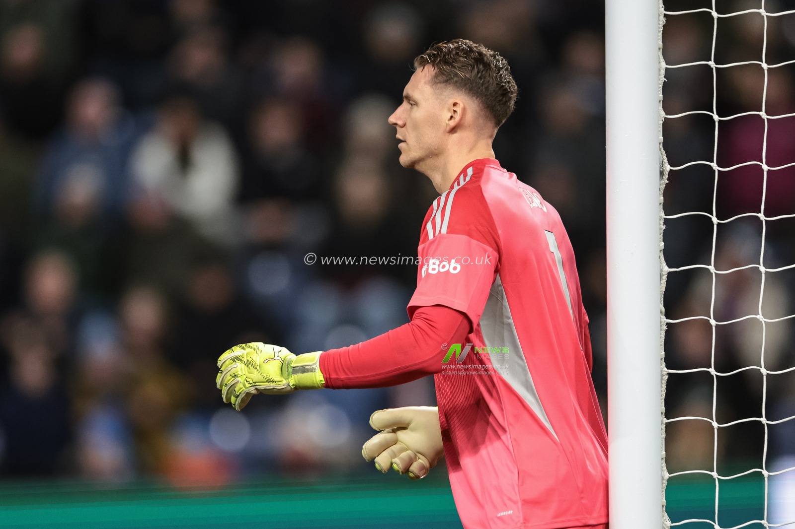 Fulham goalkeeper Bernd Leno lines up his wall during the Premier League match Burnley vs Fulham at Turf Moor, Burnley, United Kingdom, 13th December 2025

(Photo by Mark Cosgrove/News Images)

*** GER AUT SUI OUT ***
