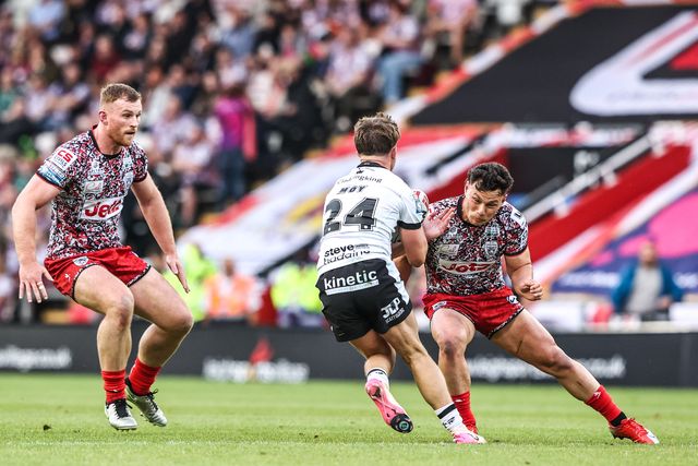 Logan Moy of Hull FC is tackled by Lachlan Lam of Leigh Leopards during the Betfred Super League round 12 match Leigh Leopards vs Hull FC at Leigh Sports Village, Leigh, United Kingdom on 22 May 2026

(Photo by Alfie Cosgrove/News Images)