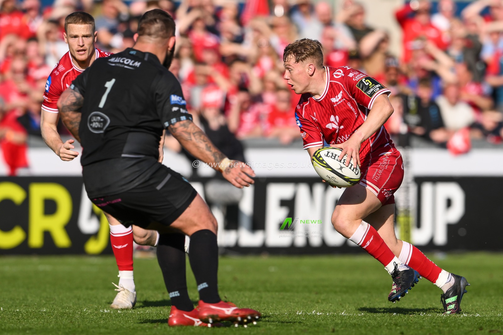 Sam Costelow of Scarlets in action during the European Challenge Cup Semi-Final match Llanelli Scarlets vs Glasgow Warriors at Parc y Scarlets, Llanelli, United Kingdom, 29th April 2023

(Photo by Craig Thomas/News Images)