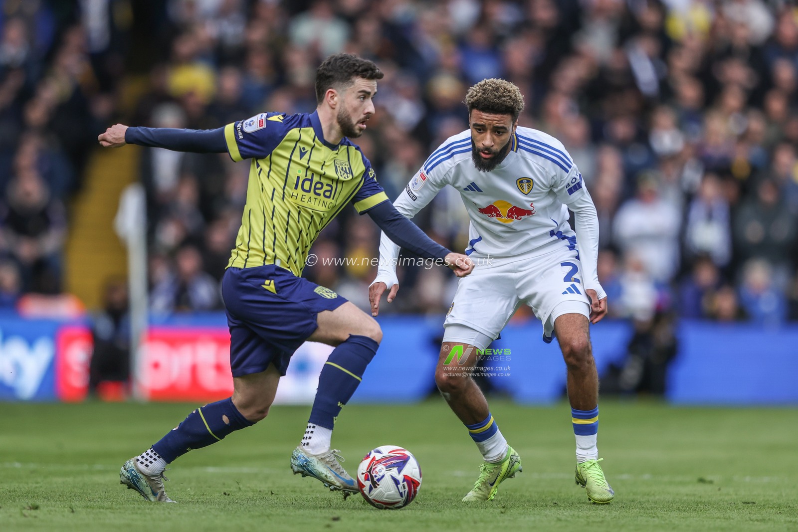 Mikey Johnston of West Bromwich Albion and Jayden Bogle of Leeds United battle for the ball during the Sky Bet Championship match Leeds United vs West Bromwich Albion at Elland Road, Leeds, United Kingdom, 1st March 2025

(Photo by Alfie Cosgrove/News Images)