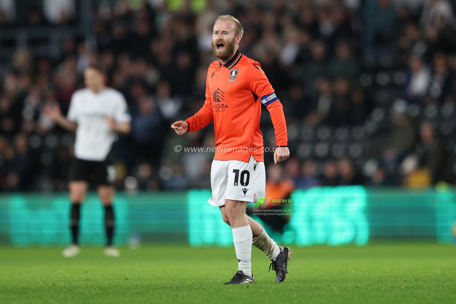 Barry Bannan of Sheffield Wednesday during the Sky Bet Championship match Derby County vs Sheffield Wednesday at Pride Park Stadium, Derby, United Kingdom, 1st December 2024

(Photo by Alex Roebuck/News Images)