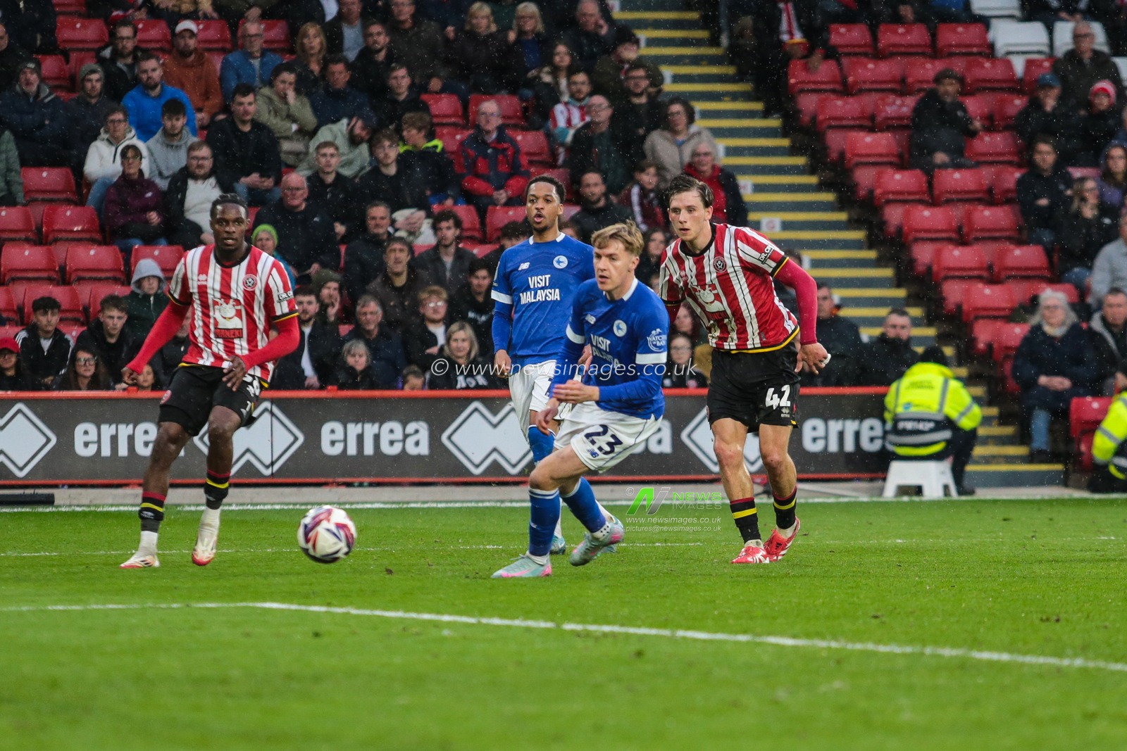 Sydie Peck of Sheffield United shoots on goal during the Sky Bet Championship match Sheffield United vs Cardiff City at Bramall Lane, Sheffield, United Kingdom, 18th April 2025

(Photo by Richard Bierton/News Images)