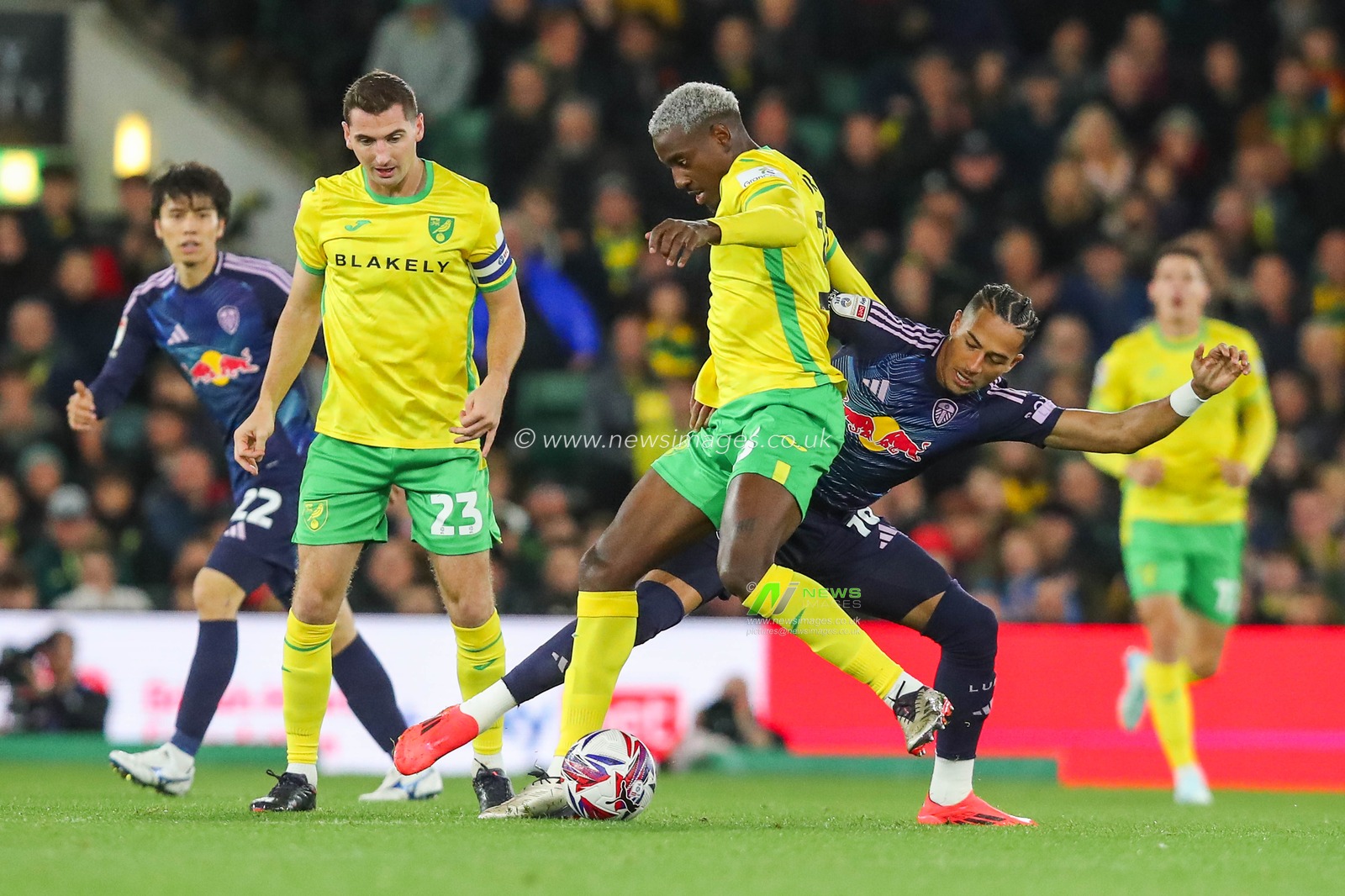 Jose Cordoba of Norwich City battles for the ball with Mateo Joseph of Leeds United during the Sky Bet Championship match Norwich City vs Leeds United at Carrow Road, Norwich, United Kingdom, 1st October 2024

(Photo by Izzy Poles/News Images)