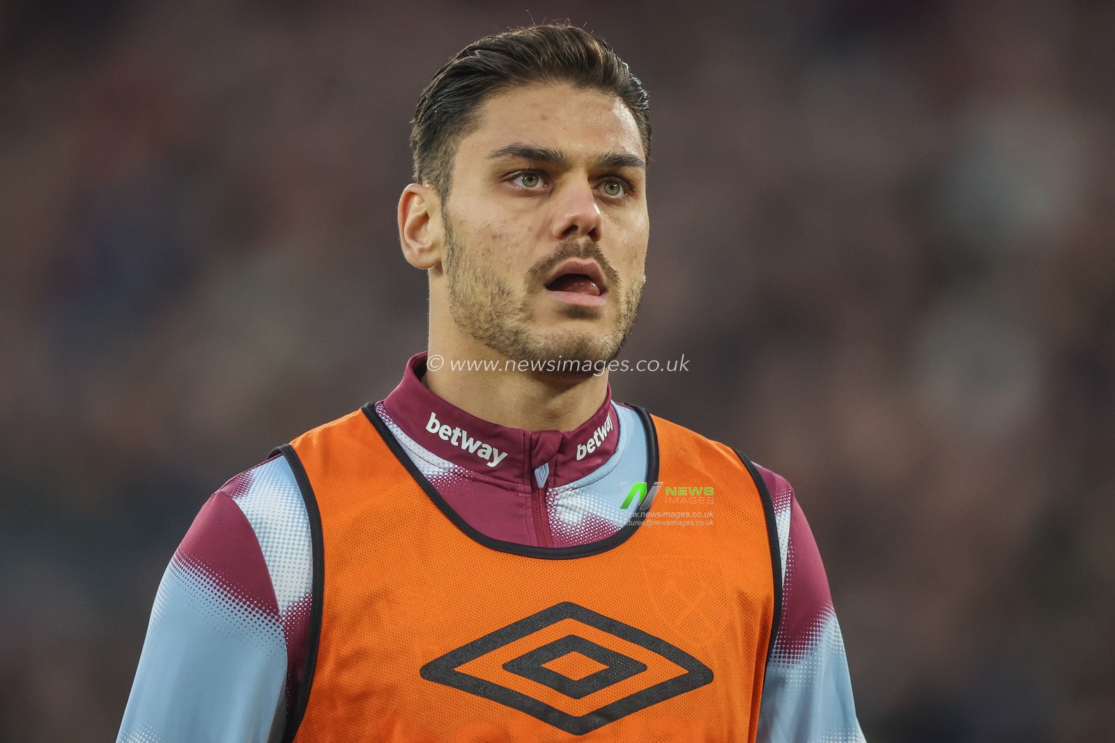 Konstantinos Mavropanos of West Ham warms up during the game during the Premier League match West Ham United vs Everton at London Stadium, London, United Kingdom, 9th November 2024

(Photo by Alfie Cosgrove/News Images)