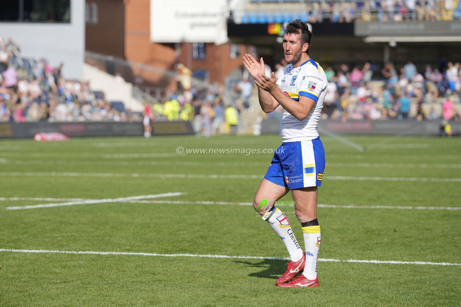 Stefan Ratchford #4 of Warrington Wolves salutes the fans after the Betfred Super League Round 22 match Leeds Rhinos vs Warrington Wolves at Headingley Stadium, Leeds, United Kingdom, 20th August 2023

(Photo by Steve Flynn/News Images)